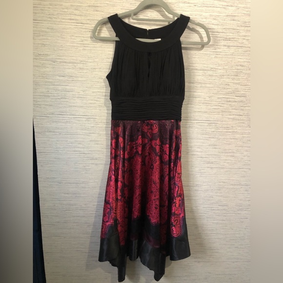 Sangria Handkerchief Dress Size 4 - Picture 2 of 7